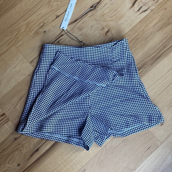NEW!! Houndstooth skirt/skort, size S - Picture 3 of 8